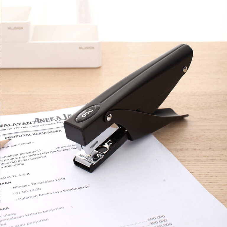 Deli E0346 Plier Stapler, 30 Sheets, 24/6 & 26/6, Black