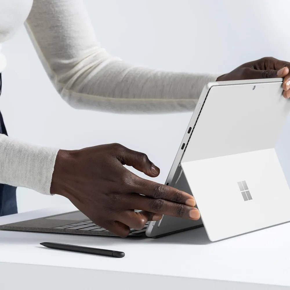 Microsoft-Surface-Pro-Keyboard-8XB-00152-4_c3e7bcfe-9741-4a7e-a12e-3f9943ec538f.jpg