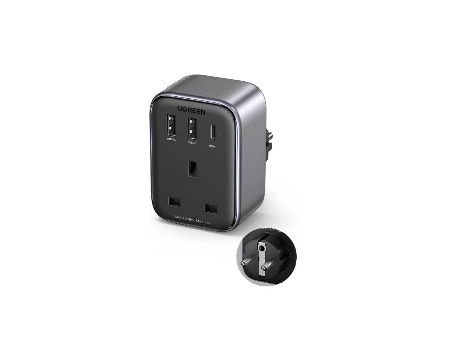 UGREEN 4-in-1 30W Type G Travel Adapter main UGREEN 4-in-1 travel adapter main product view